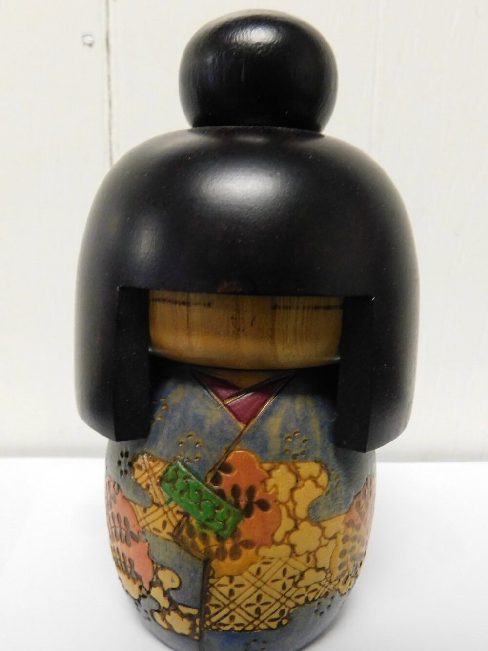 Vintage Japanese Kokeshi Doll Red Stamp Signature Carved Inlaid Design 5" - Picture 2 of 7